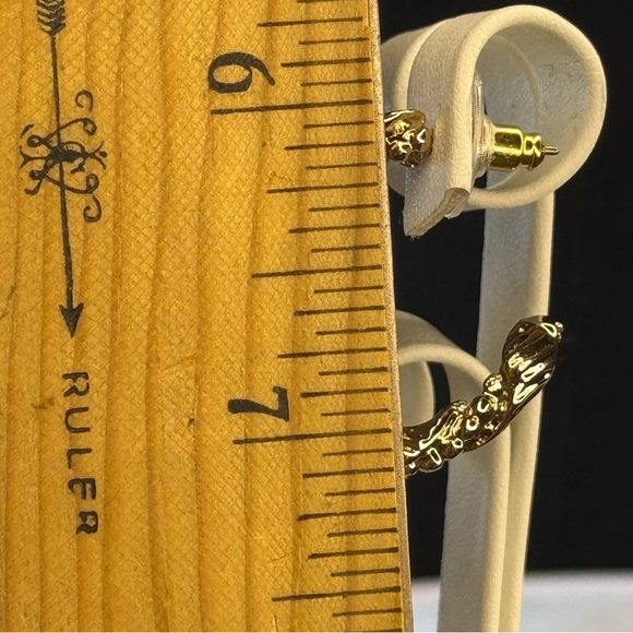 EXPRESS Gold Tone Textured Open Hoop Earnings - Picture 11 of 11